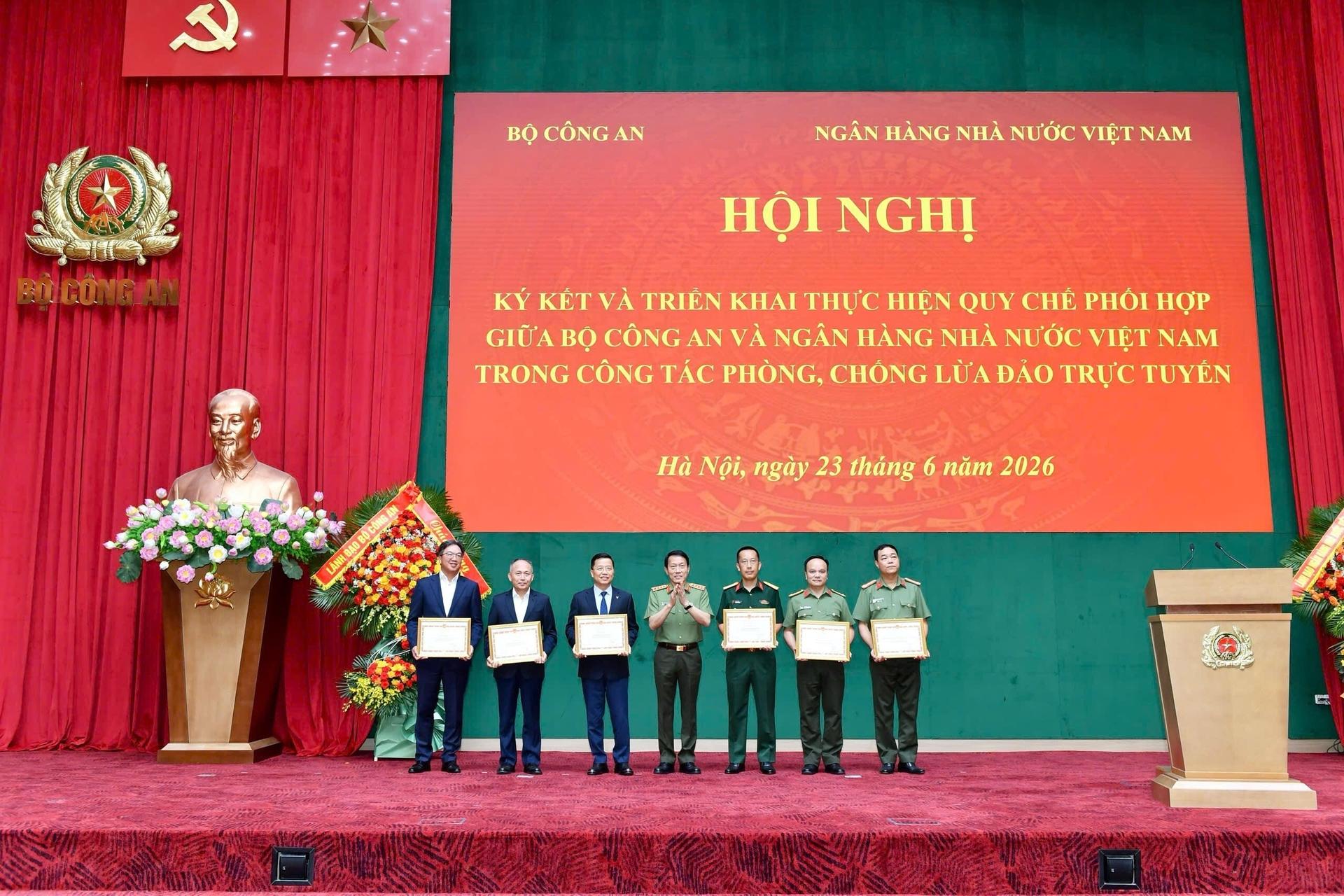 MSB nhận bằng khen Bộ Công an về giải pháp phòng chống tội phạm công nghệ