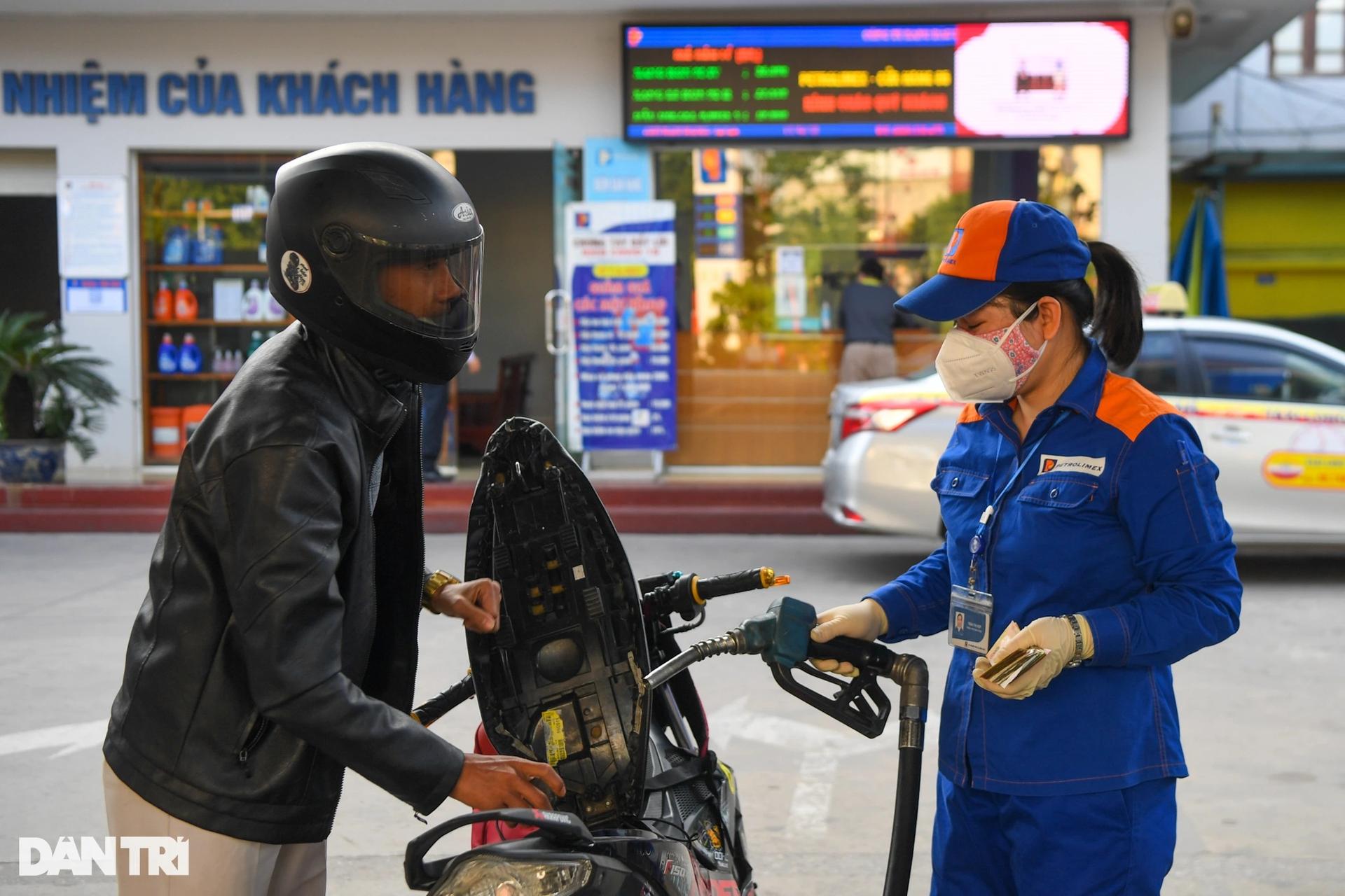 Giá xăng dầu giảm mạnh từ ngày 18/6: Xăng E10 giảm hơn 1.300 đồng/lít