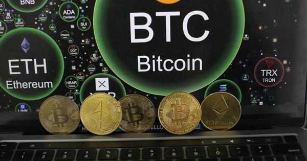 Bitcoin quanh mốc 77.000 USD: MicroStrategy gom hàng, nhà đầu tư lo âu