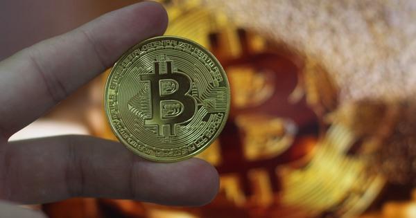 Bitcoin thủng mốc 77.000 USD trong bối cảnh lạm phát Mỹ dai dẳng