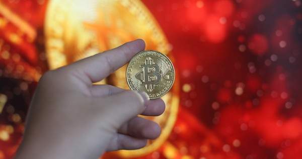 Bitcoin mất mốc 62.000 USD, áp lực bán gia tăng trên thị trường